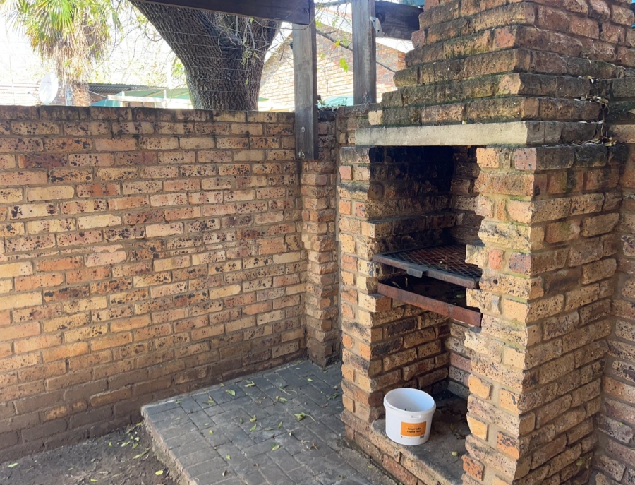 2 Bedroom Property for Sale in Potchefstroom South North West